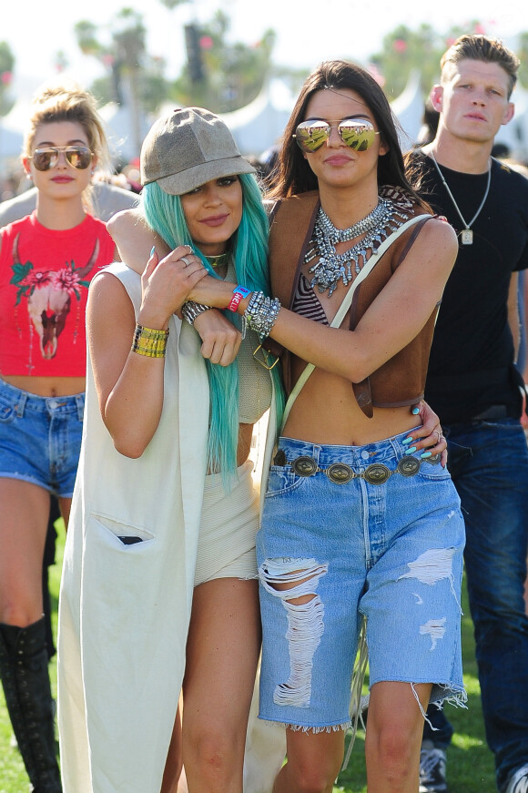 Kylie et Kendall Jenner au festival de Coachella. Indio, le 10 avril 2015.