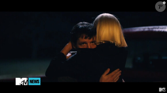 La sublime Heidi Klum avec Pedro Pascal dans "Fire Meet Gasoline", le nouveau clip de Sia - avril 2015