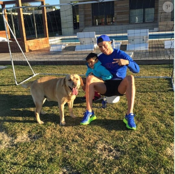 Cristiano Ronaldo et son fils Cristiano, photo publiée le 23 février 2015 sur le compte Instagram de CR7