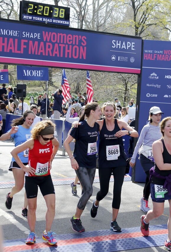 Exclusif - Ivanka Trump court le semi-marathon de New York, supportée par ses enfants et son mari Jared Kushner. Le 19 avril 2015