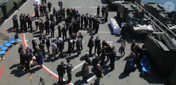 Le prince Charles et le prince Harry prenaient part à la réception organisée le 24 avril 2015 à bord du HMS Bulwark dans la péninsule de Gallipoli pour les commémorations du centenaire de la bataille du même nom.