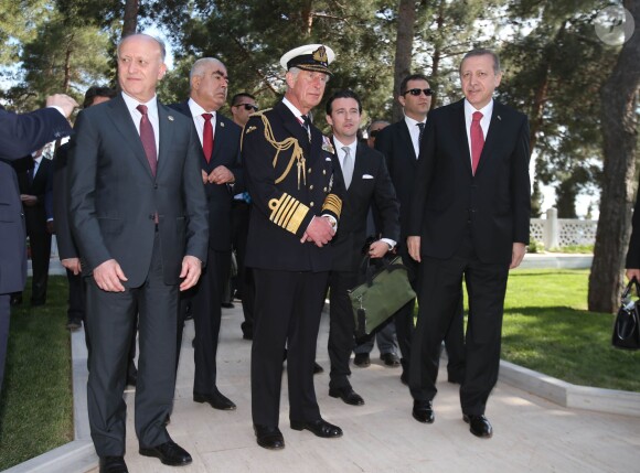 Le prince Charles et le président Erdogan au mémorial d'Abide en Turquie pour le centenaire de la bataille de Gallipoli, le 24 avril 2015.
