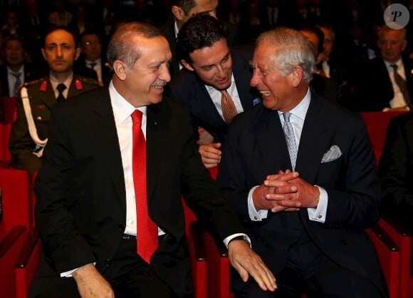 Le président turc Tayyip Erdogan et le prince Charles le 23 avril 2015 lors d'une cérémonie pour le centenaire de la bataille de Gallipoli, en Turquie.