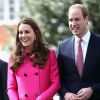 Kate Middleton lors de sa dernière mission avant l'accouchement, le 27 mars 2015, avec le prince William dans le sud de Londres.