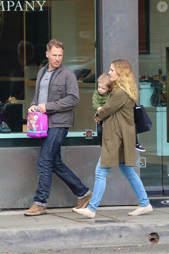 Drew Barrymore se rend à un déjeuner avec son mari Will, et leur fille Olive, chez Jon & Vinny's, un restaurant italien d'Hollywood, à Los Angeles, le 25 avril 2015