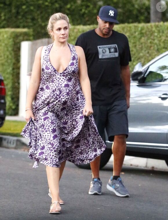 - Exclusif - Donald Faison et sa femme enceinte CaCee Cobb - Jessica Simpson se rend à une fête d'anniversaire à Beverly Hills le 14 septembre 2014.   