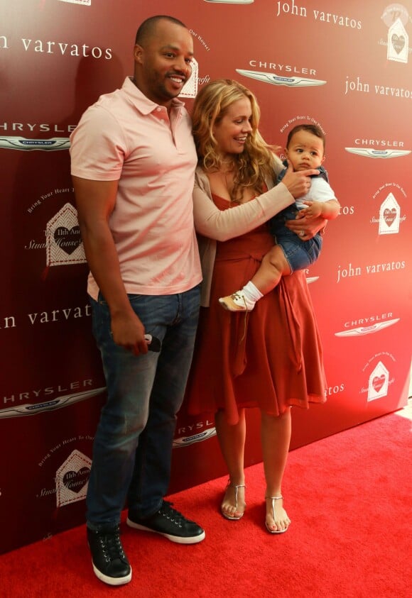 Donald Faison, sa femme CaCee Cobb et leur fils Rocco - Soirée de charité annuelle John Varvatos à West Hollywood, le 13 avril 2014.  