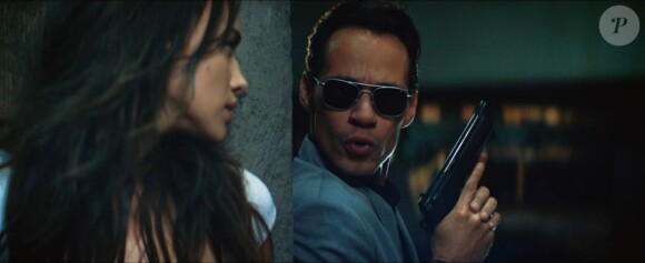 Irina Shayk dans le video clip de Romeo Santos "Yo Tambien" où l'on retrouve également Marc Anthony.