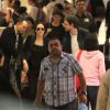 Angelina Jolie, son frère James et son fils Maddox arrivent à l'aéroport de Los Angeles, le 25 avril 2015.