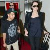 Angelina Jolie et son fils aîné Maddox arrivent au LAX international airport à Los Angeles, le 25 avril 2015.