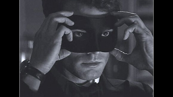 Fifty Shades Darker : Un premier extrait, Jamie Dornan ténébreux et masqué...