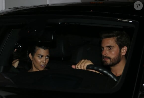 Exclusif - Kourtney Kardashian et son compagnon Scott Disick quittent en voiture la soirée Calvin Klein au Chateau Marmont à Los Angeles, le 23 avril 2015.