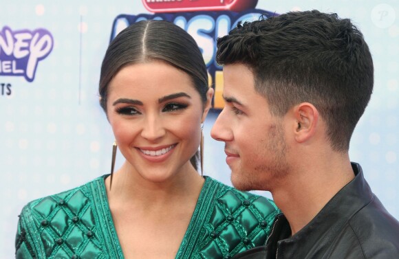Nick Jonas et sa petite-amie Olivia Culpo - Cérémonie des Disney Music Awards à Los Angeles, le 25 avril 2015. 