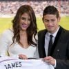 James Rodriguez et sa femme Daniela Ospina - James Rodriguez devient le nouveau joueur du Real Madrid au stade Santiago Bernabeu à Madrid le 22 juillet 2014.