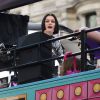La chanteuse Jessie J chante pour ses fans dans un bus circulant dans les rues de Londres, le 24 mars 2015. La chanteuse Jessie J est monté dans la bus devant l'hôtel Langham et a ensuite tourné une vidéo dans le bus.  