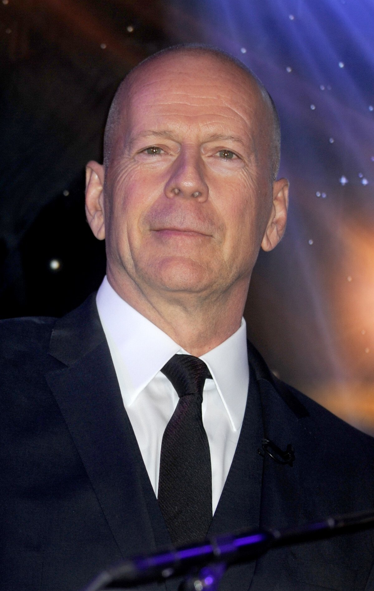 Photo : Actors Bruce Willis Speak Onstage At The 2015 Tony Awards 