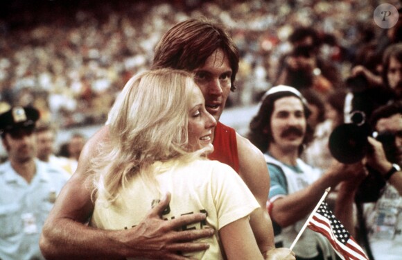Bruce Jenner et son épouse de l'époque Chrystie après sa victoire olympique en décathlon à Montreal, le 30 juillet 1976