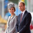 Le prince William d'Angleterre et Kate Catherine Middleton (enceinte), duchesse de Cambridge, reçoivent le président de la république de Singapour Tony Tan Keng Yam et sa femme Mary Chee Bee Kiang au "Royal Garden Hotel" à Londres. Le 21 octobre 2014