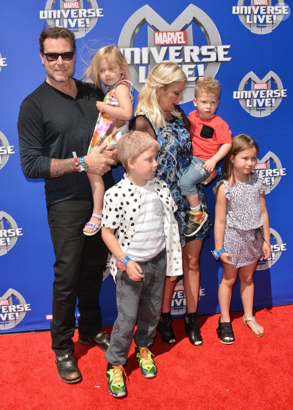 Tori Spelling, venue accompagnée de son fils Finn Davey McDermott, à la soirée Marvel Universe LIVE! à Inglewood, le samedi 2 mai 2015.