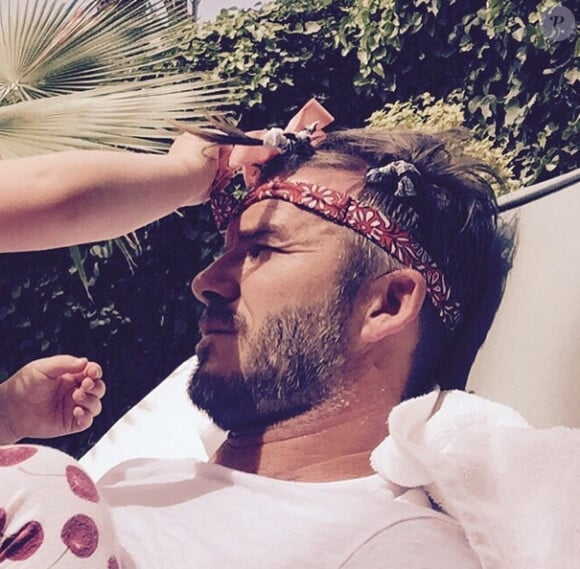 David Beckham se faisant coiffer par Harper au lendemain de son anniversaire à Marrakech