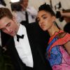 Robert Pattinson et sa compagne Tahliah Debrett Barnett alias FKA Twigs - Soirée Costume Institute Gala 2015 au Metropolitan Museum, sur le thème China : Through the Looking Glass