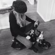  Marisa Miller s'amuse avec la moto de son fils le 5 f&eacute;vrier 2014. 