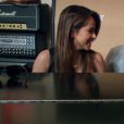 Becky G et Austin Mahone dans le clip de la chanson Lovin' So Hard