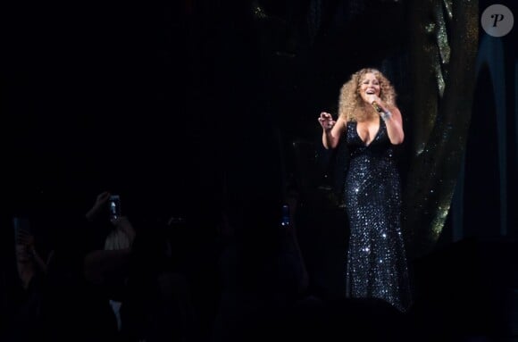 La chanteuse Mariah Carey ( robe Hervé L, Leroux) en concert au Caesars Palace à Las Vegas. Le 6 mai 2015