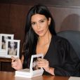 Kim Kardashian en séance de dédicaces de son livre "Selfish" à la librairie Barnes &amp; Noble du centre commercial The Grove. Los Angeles, le 7 mai 2015.