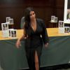 Kim Kardashian lors d'une séance de dédicaces de son livre "Selfish" à la librairie Barnes & Noble du centre commercial The Grove. Los Angeles, le 7 mai 2015.