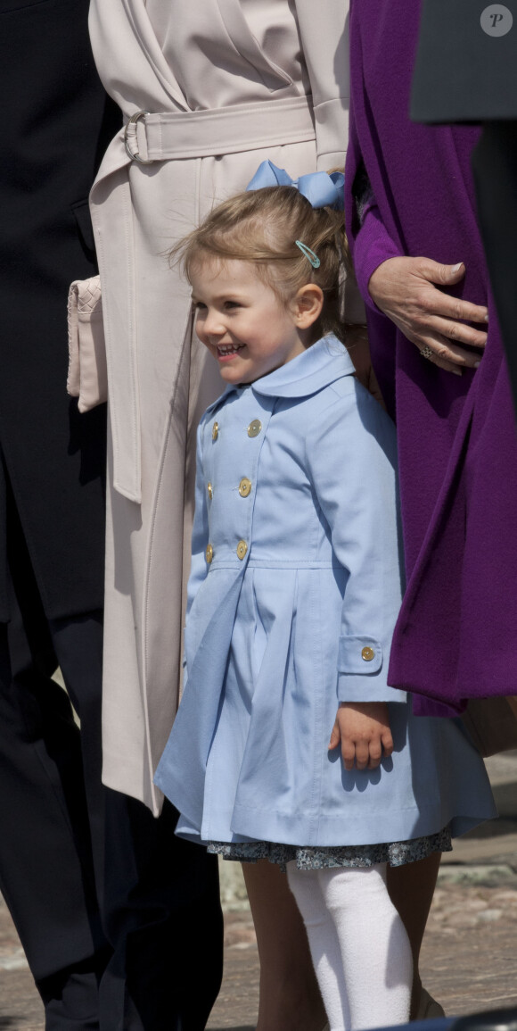 La princesse Estelle - La famille royale suédoise assiste à la commémoration du 69ème anniversaire du roi Carl Gustav de Suède au palais royal à Stockholm, le 30 avril 2015.  