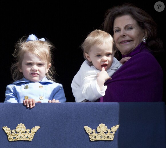 La reine Silvia et ses petites filles la princesse Estelle et la princesse Leonore - La famille royale suédoise assiste à la commémoration du 69ème anniversaire du roi Carl Gustav de Suède au palais royal à Stockholm, le 30 avril 2015.  