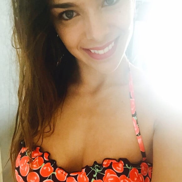 Marine Lorphelin, en joli bikini Calzedonia, pose sur Twitter en mai 2015.