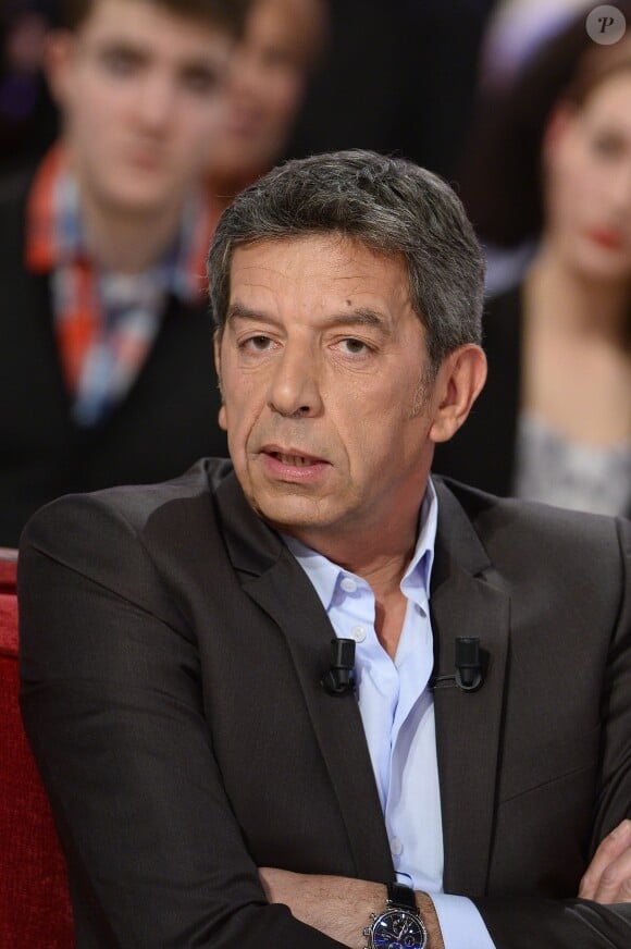 Michel Cymes dans l'émission Vivement Dimanche à Paris le 28 janvier 2015.