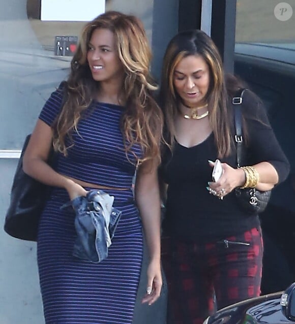 Exclusif - Beyoncé Knowles, son mari Jay'Z, leur fille Blue Ivy et sa mère Tina Knowles sont allés déjeuner avec Kelly Rowland, son mari Tim Witherspoon et leur fils Titan Jewell au restaurant "My 2 Cents" à Los Angeles. Le 25 janvier 2015