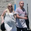 Exclusif - Ashlee Simpson, très enceinte, et son mari Evan Ross font du shopping à Topanga, le 2 mai 2015
