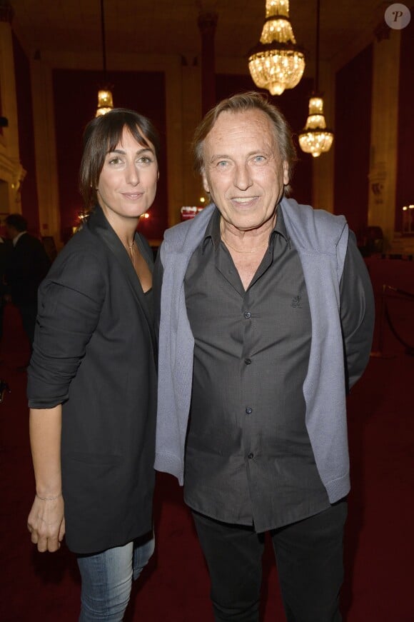 Alexandre Arcady et sa compagne Sabrina Guigui - Générale de la pièce "Open Space" au théâtre de Paris le 11 mai 2015.