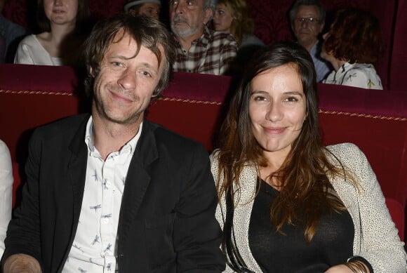 Zoé Félix et son compagnon Benjamin Rolland - Générale de la pièce "Open Space" au théâtre de Paris le 11 mai 2015.