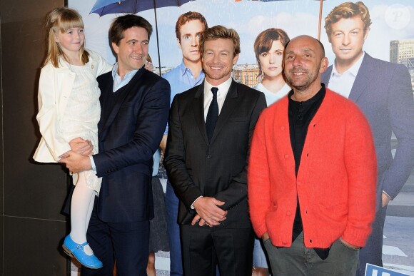 Kris Thykier et sa fille Mathilda, Simon Baker et Dan Mazer à la première de I Give It A Year (Mariage A l'Anglaise) à Paris, le 8 avril 2013