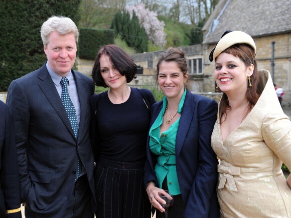 Charles Spencer, frère de Lady Di, en avril 2009 avec son éphémère fiancée Lady Bianca Eliot, Tracey Emin et Mara Castilho lors d'un baptême à la cathédrale de Gloucester.
