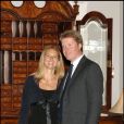  Charles Spencer, frère de Lady Di, en 2006 à Althorp House avec sa deuxième épouse Caroline, enceinte de leur second enfant. 