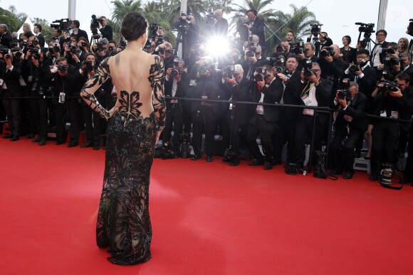 Michelle Rodriguez, dans une robe Zuhair Murad - Montée des marches du film "Mad Max : Fury Road" lors du 68e Festival International du Film de Cannes le 14 mai 2015