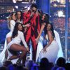 Chris Brown interprète la chanson "Fun" avec Pitbull aux Billboard Music Awards 2015 au MGM Grand Garden Arena. Las Vegas, le 17 mai 2015.