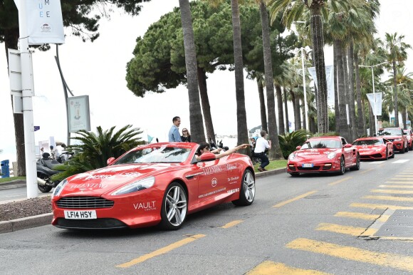Les participants du Cash & Rocket 2015 arrivent à Cannes, étape finale de la course caritative. Le 19 mai 2015.