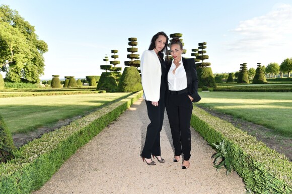 Julie Brangstrup (fondatrice et PDG de Cash & Rocket) et la jeune socialite Chloe Green assistent à la soirée Cash & Rocket au Château Pizay, près de Lyon. Le 17 mai 2015.