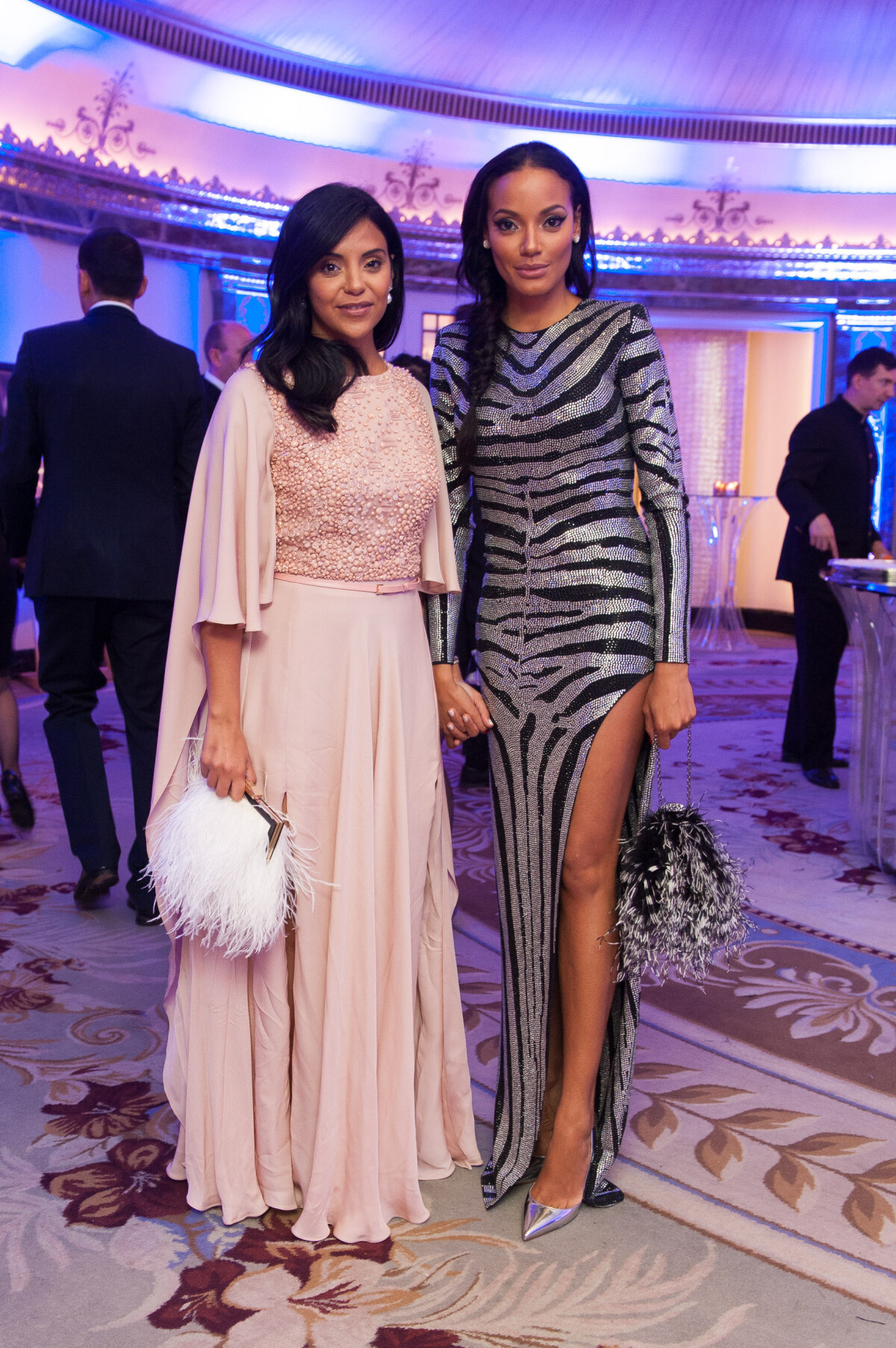 Photo Miriam Aldainy et Selita Ebanks assistent au d ner de coup