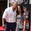 Dwayne Johnson et sa fille Simone Alexandra Johnson - Dwayne Johnson laisse ses empreintes dans le ciment hollywoodien au TCL Chinese Theater à Hollywood, le 19 mai 2015