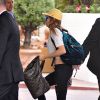 Cara Delevingne arrive à Cannes et porte une casquette Maison Michel (modèle Josh), un sac à dos en velours Sandro et des baskets Chanel. Le 19 mai 2015.