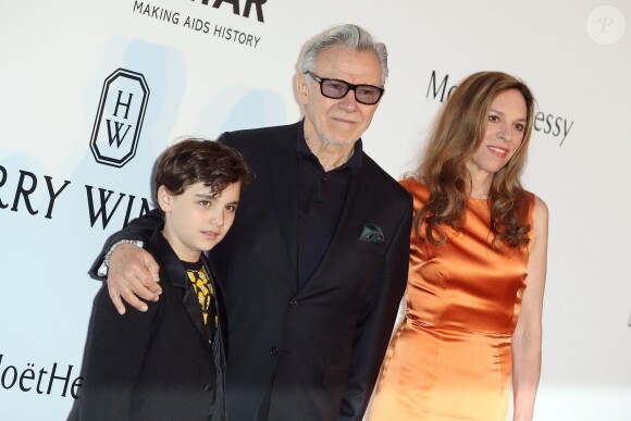 Harvey Keitel, sa femme Daphna Kastner, et leur fils Roman - Photocall de la soirée "AmfAR's Cinema Against AIDS" à l'hôtel de l'Eden Roc au Cap d'Antibes le 21 mai 2015, lors du 68e festival du film de Cannes.