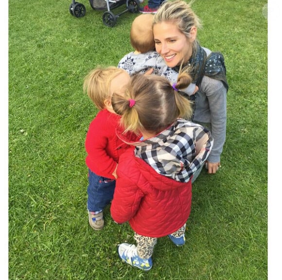 Elsa Pataky avec ses jumeaux Sasha et Tristan et sa fille India (photo postée le 3 mai 2015)